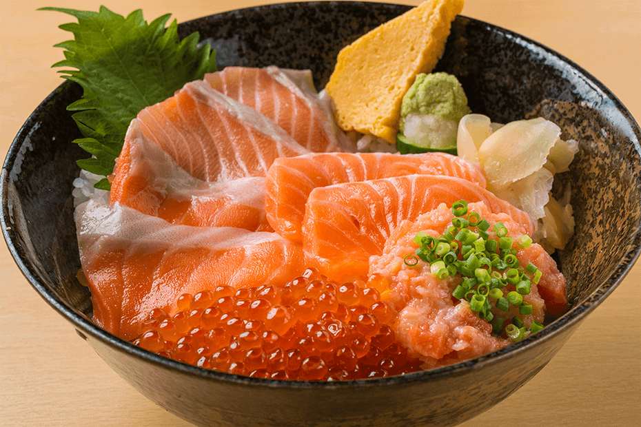 サーモン食べくらべ丼