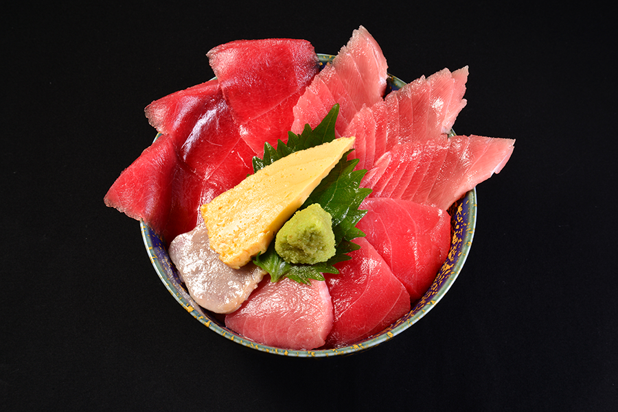 マグロの食べ比べ丼