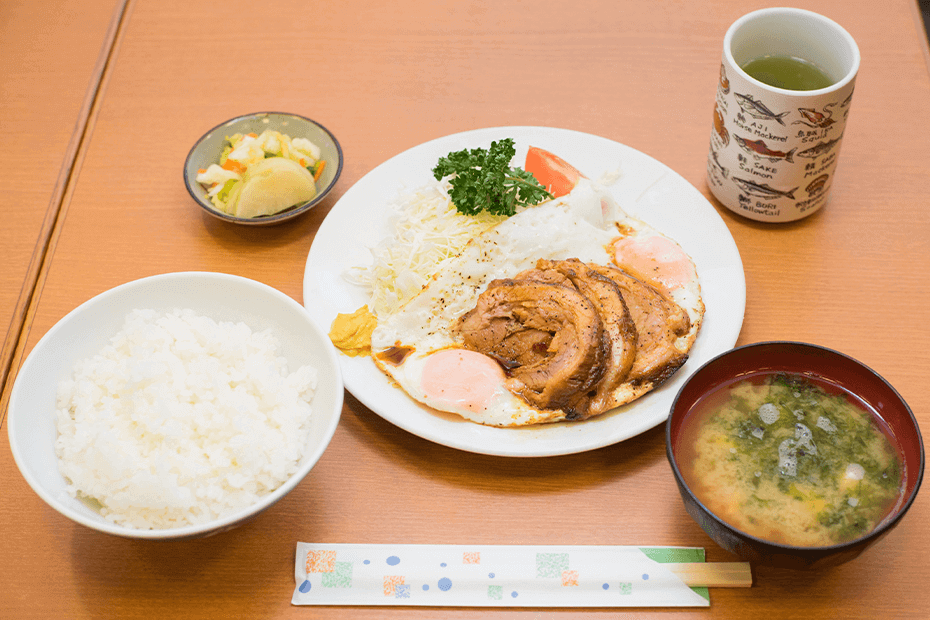 チャーシューエッグ定食