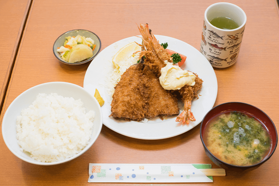 C定食（車エビ・アジ・ホタテ フライ）定食